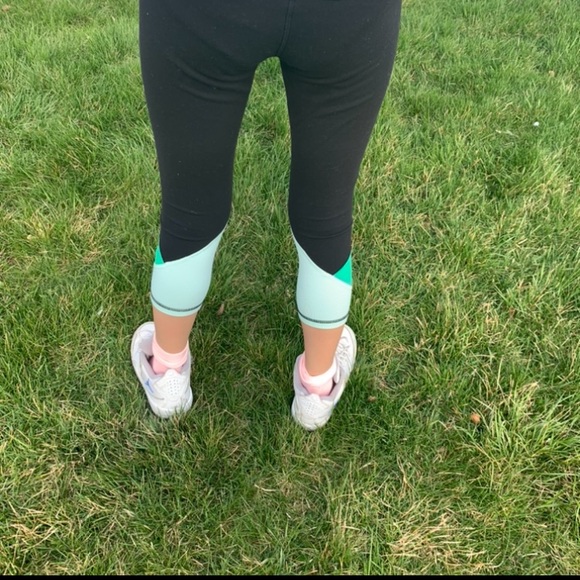 Lululemon Cropped Black leggings - Picture 2 of 9